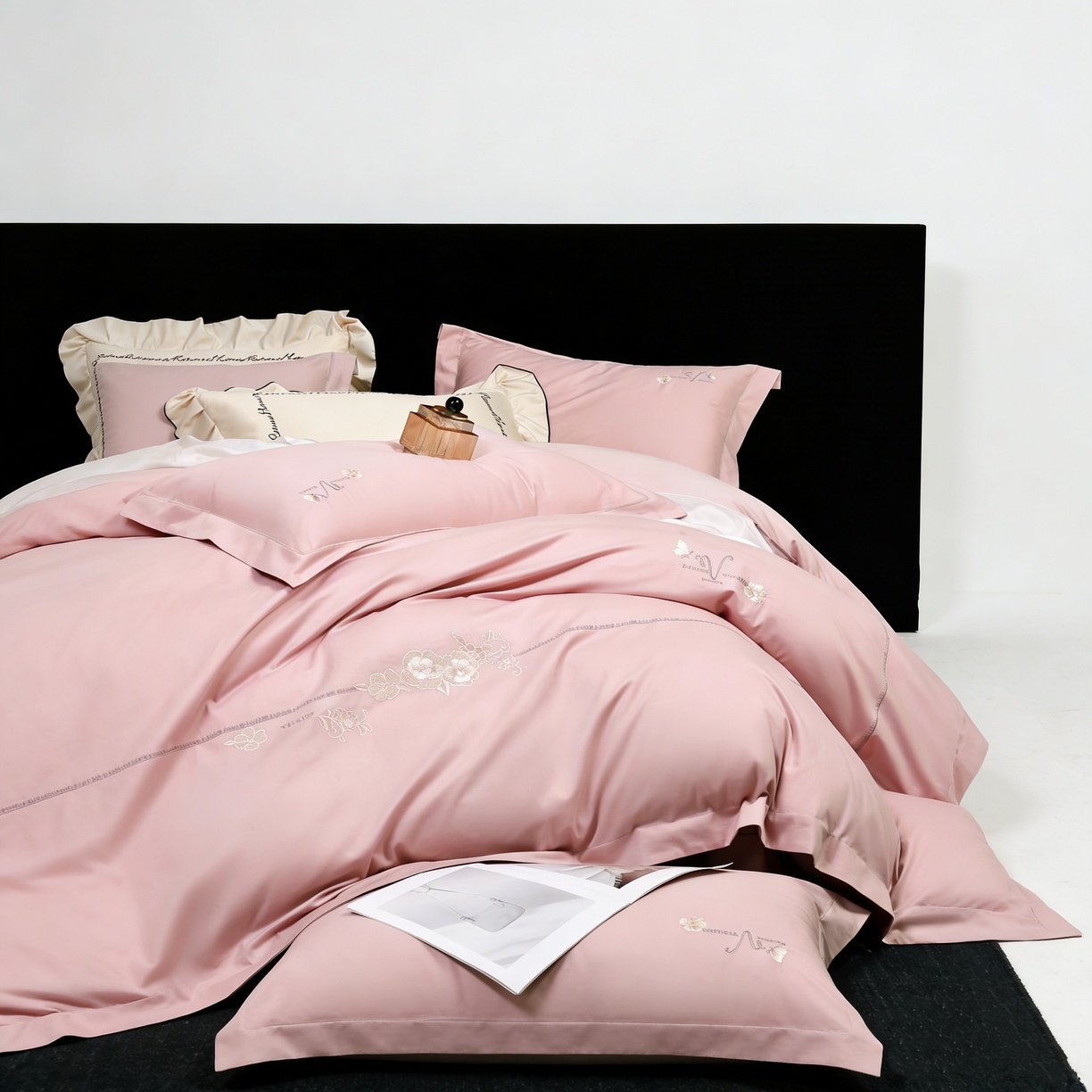 91家纺网 家纺一手货源 找家纺 U品汇 2026全棉纯棉刺绣花四件套40支长绒棉100%棉礼盒包装 华庭韵-藕粉玉