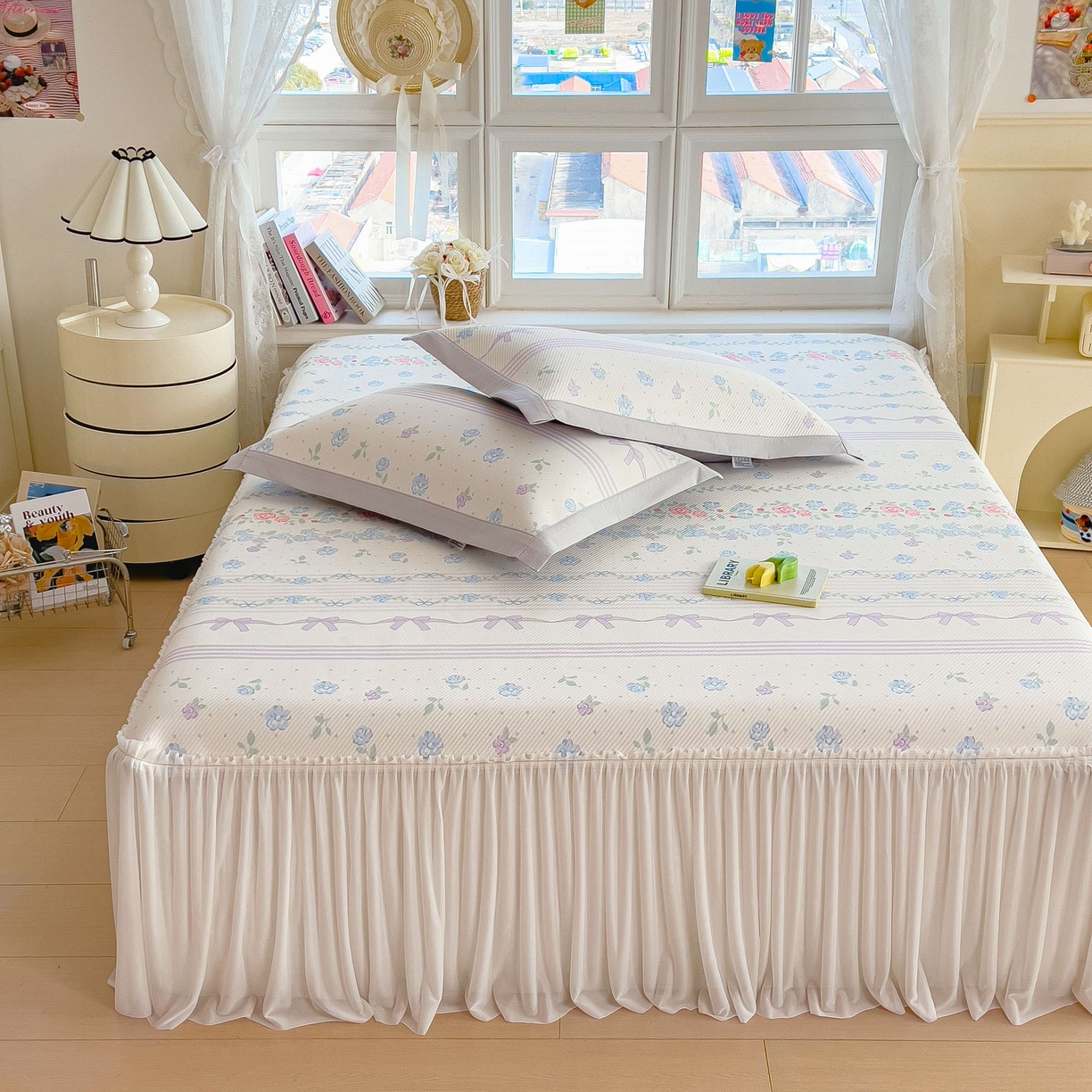 91家纺网 家纺一手货源 找家纺 孩子王家纺 2026春夏新款夏季花卉冰丝凉席凉感值过0.21冰豆豆A类可机洗学生宿舍空调软席 田园之家 床裙款