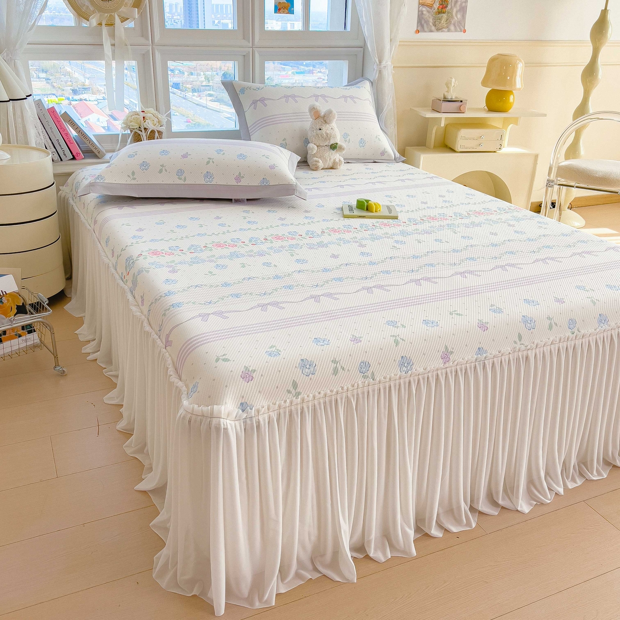 91家纺网 家纺一手货源 找家纺 孩子王家纺 2026春夏新款夏季花卉冰丝凉席凉感值过0.21冰豆豆A类可机洗学生宿舍空调软席 田园之家 床裙款