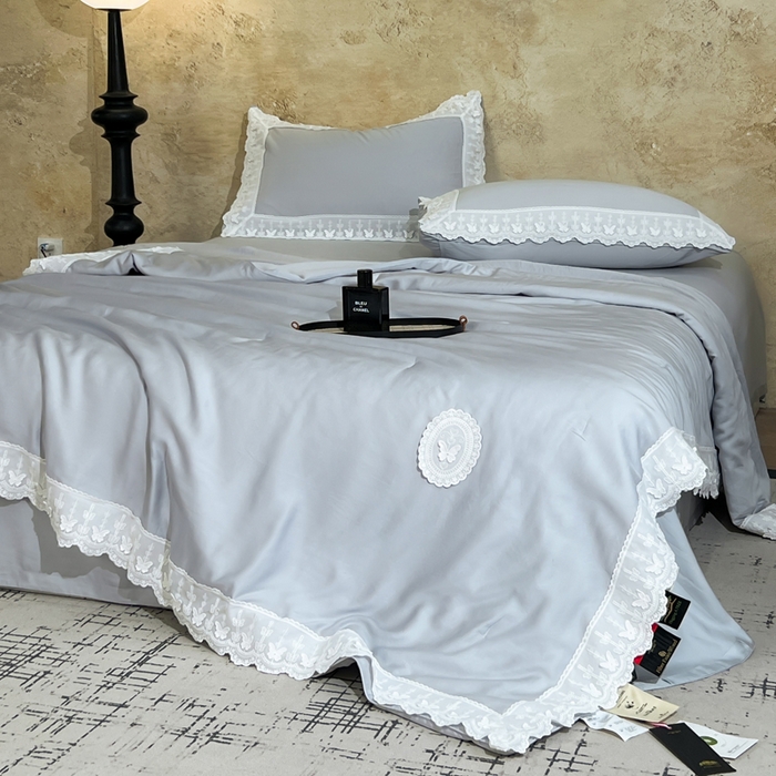 91家纺网 家纺一手货源 找家纺 桂雅居家纺 2026新款百支天丝（酵素水洗工艺）-维纳斯法式女神被（单夏被充值会员-15，夏被四件套充值会员-20，送精美包装） 斯卡其灰