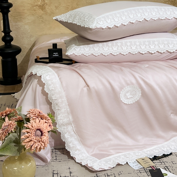 91家纺网 家纺一手货源 找家纺 桂雅居家纺 2026新款百支天丝（酵素水洗工艺）-维纳斯法式女神被（单夏被充值会员-15，夏被四件套充值会员-20，送精美包装） 温柔粉
