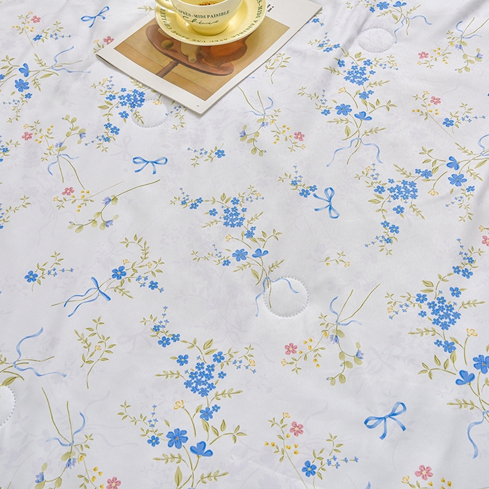 91家纺网 家纺一手货源 找家纺 念家居 2026新款水洗棉夏被夏凉被空调被直播爆款 浅蓝花絮