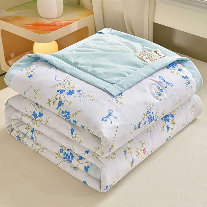 91家纺网 家纺一手货源 找家纺 念家居 2026新款水洗棉夏被夏凉被空调被直播爆款 浅蓝花絮