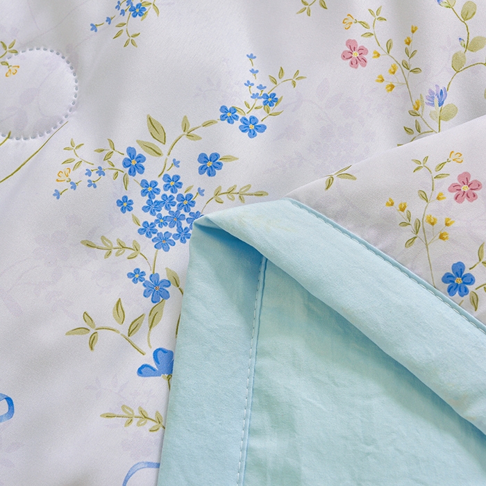 91家纺网 家纺一手货源 找家纺 念家居 2026新款水洗棉夏被夏凉被空调被直播爆款 浅蓝花絮