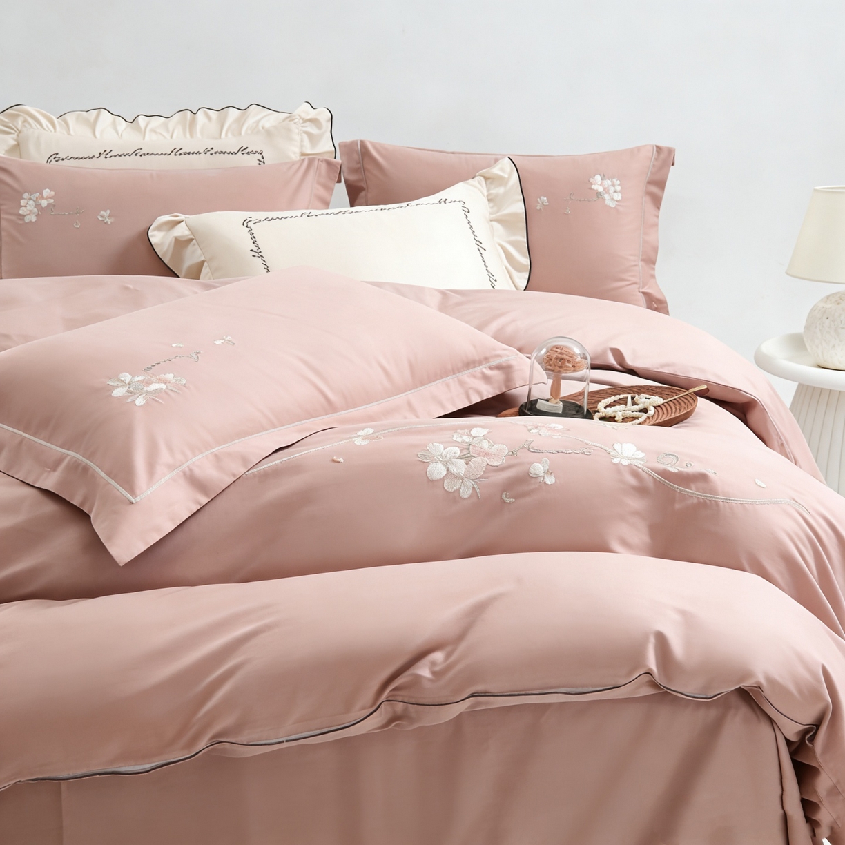 91家纺网 家纺一手货源 找家纺 U品汇 2026全棉纯棉刺绣花四件套40支长绒棉100%棉礼盒包装 梦娜-海棠粉