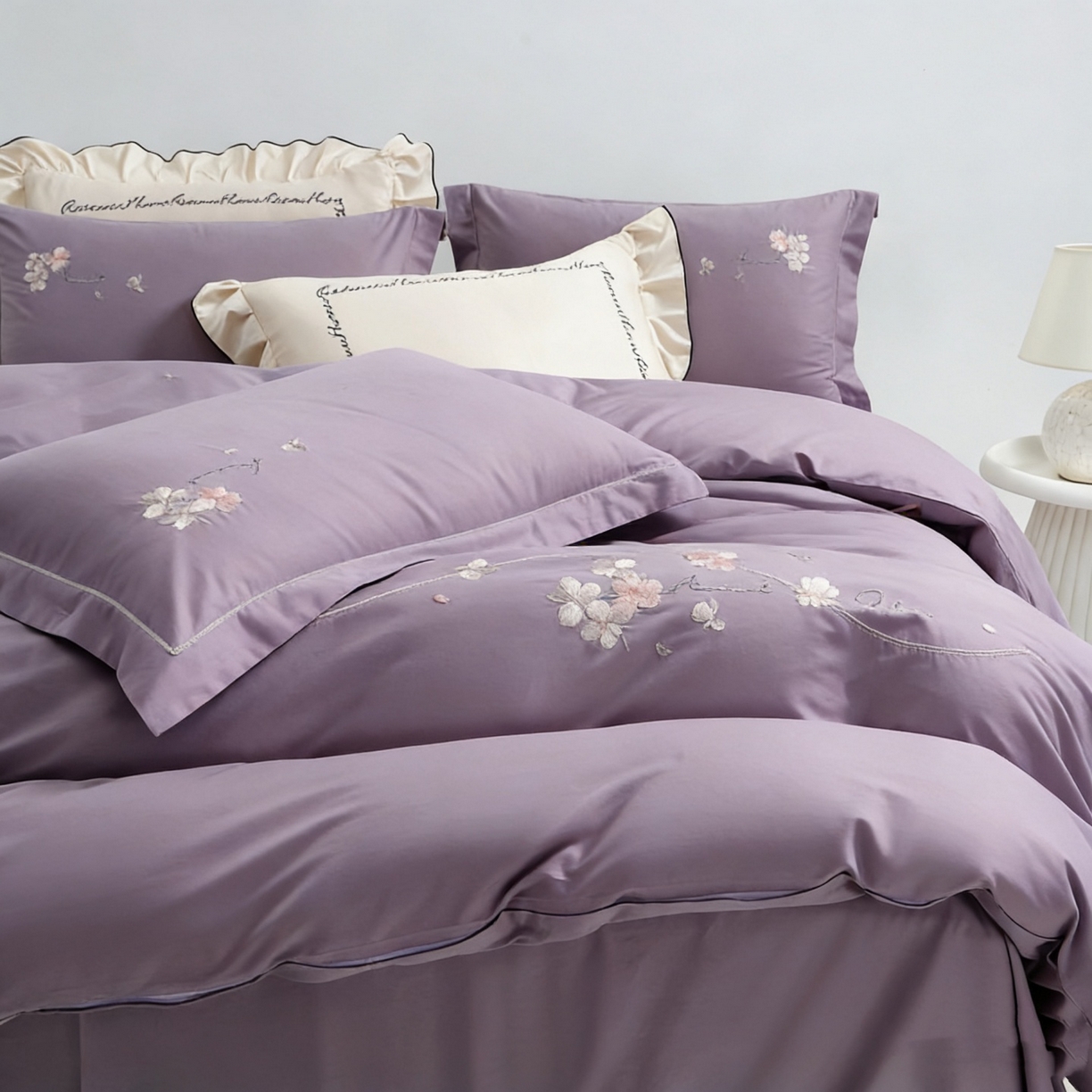 91家纺网 家纺一手货源 找家纺 U品汇 2026全棉纯棉刺绣花四件套40支长绒棉100%棉礼盒包装 梦娜-罗兰紫