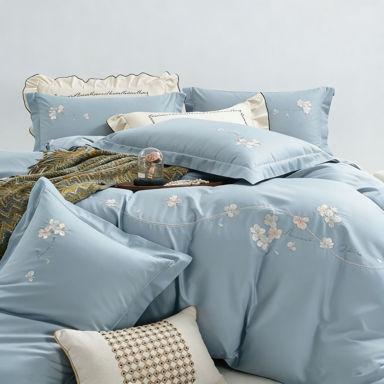 91家纺网 家纺一手货源 找家纺 U品汇 2026全棉纯棉刺绣花四件套40支长绒棉100%棉礼盒包装 梦娜-雾蓝