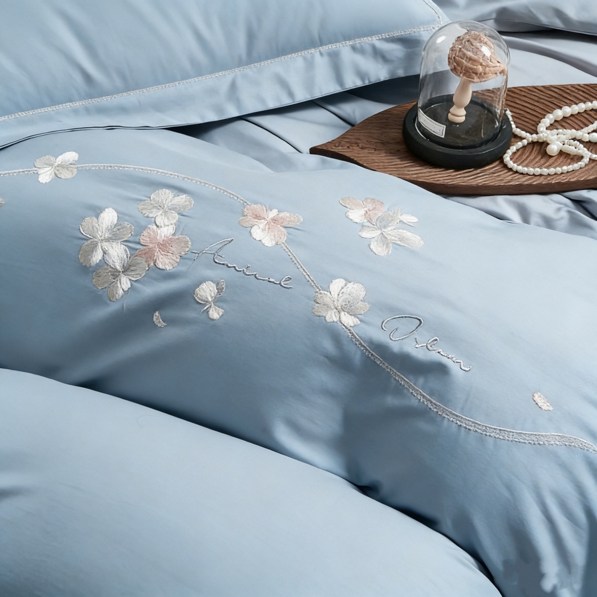 91家纺网 家纺一手货源 找家纺 U品汇 2026全棉纯棉刺绣花四件套40支长绒棉100%棉礼盒包装 梦娜-雾蓝