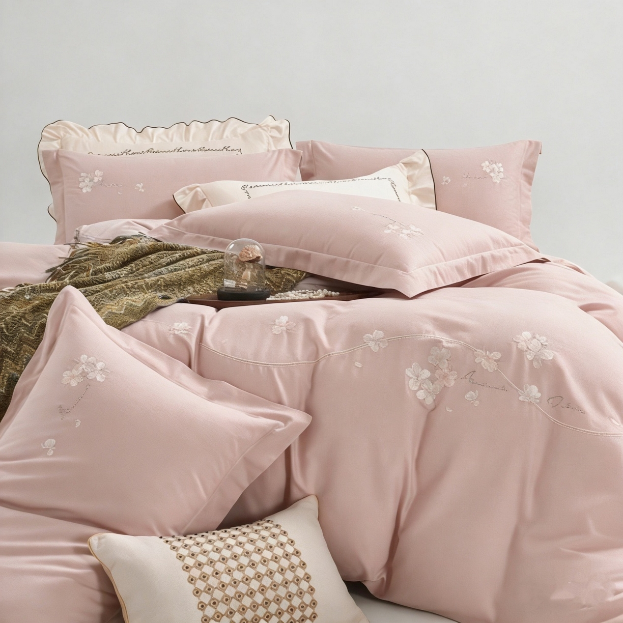 91家纺网 家纺一手货源 找家纺 U品汇 2026全棉纯棉刺绣花四件套40支长绒棉100%棉礼盒包装 梦娜-优雅粉