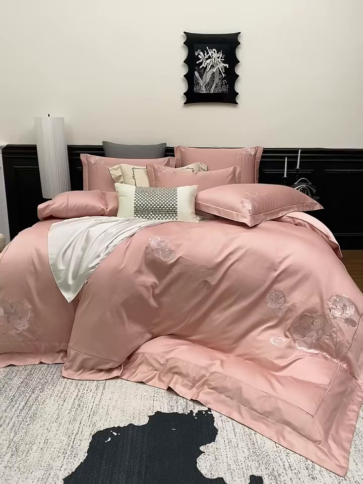 91家纺网 家纺一手货源 找家纺 （总）U品汇 2026新款全棉纯棉长绒棉60S双股贡缎刺绣花四件套夏季丝滑透气礼盒包装100%棉