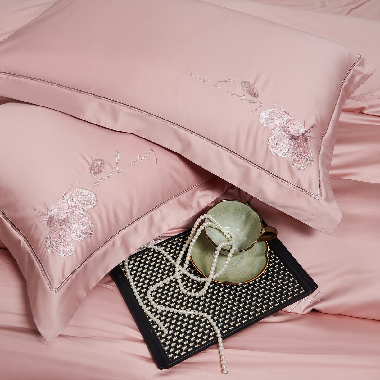 91家纺网 家纺一手货源 找家纺 （总）U品汇 2026新款全棉纯棉长绒棉60S双股贡缎刺绣花四件套夏季丝滑透气礼盒包装100%棉