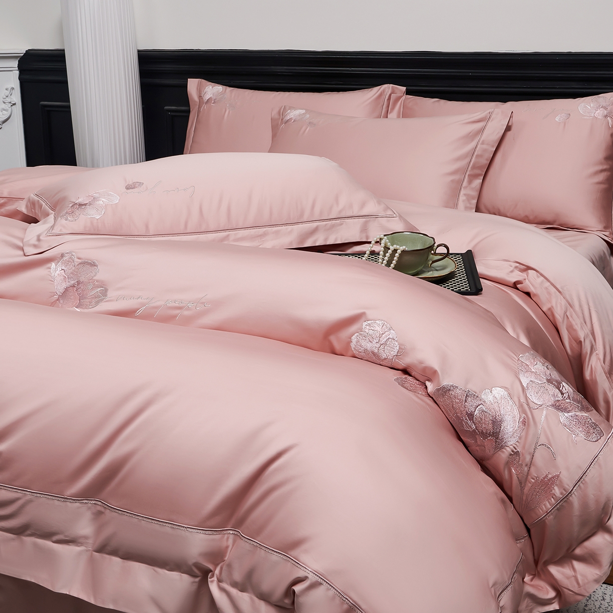 91家纺网 家纺一手货源 找家纺 U品汇 2026新款全棉纯棉长绒棉60S双股贡缎刺绣花四件套夏季丝滑透气礼盒包装100%棉 赫莲娜-豆沙