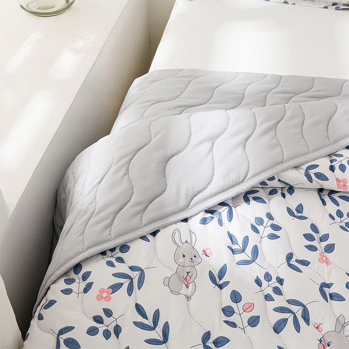 91家纺网 家纺一手货源 找家纺 圣楚家纺 2026新款清柔水洗夏被被子被芯 妮露