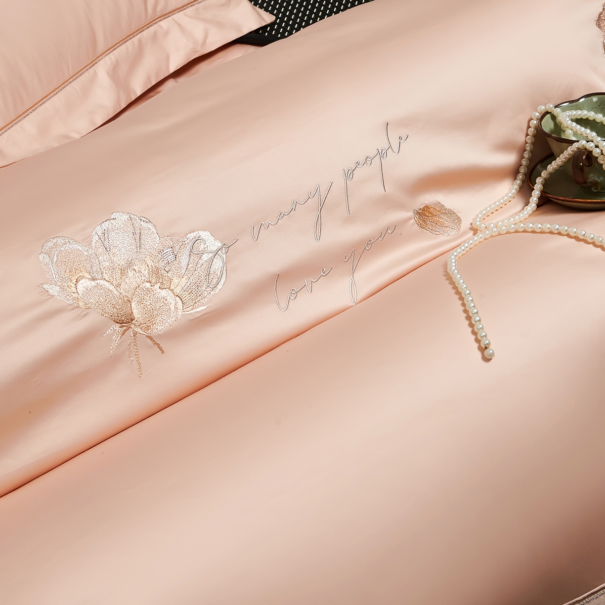 91家纺网 家纺一手货源 找家纺 U品汇 2026新款全棉纯棉长绒棉60S双股贡缎刺绣花四件套夏季丝滑透气礼盒包装100%棉 赫莲娜-暖桔