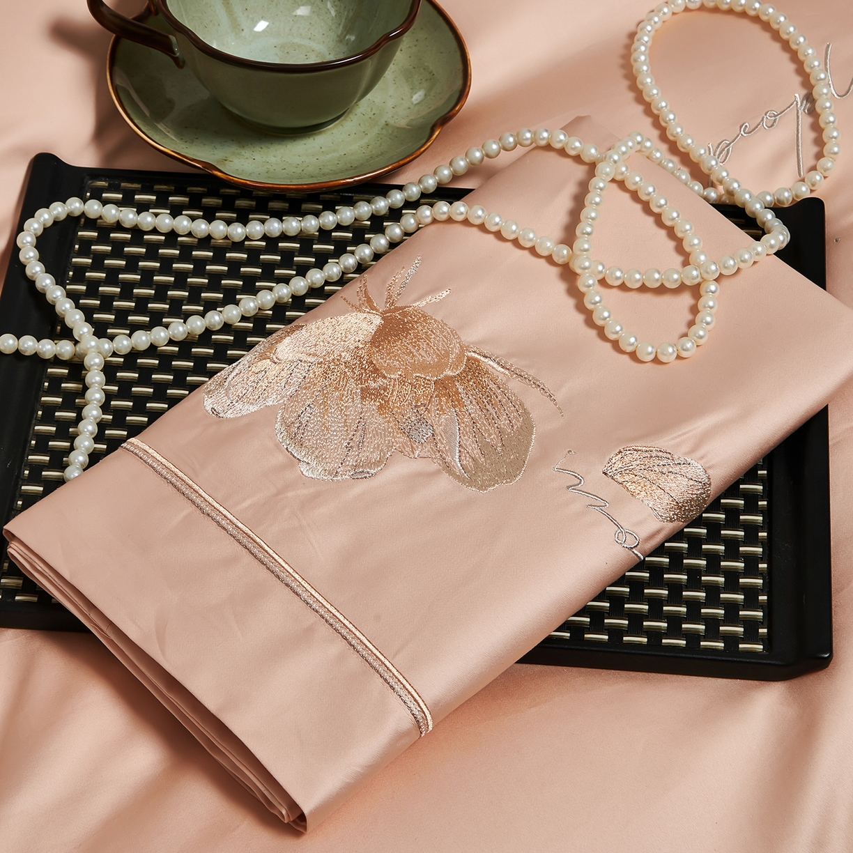 91家纺网 家纺一手货源 找家纺 U品汇 2026新款全棉纯棉长绒棉60S双股贡缎刺绣花四件套夏季丝滑透气礼盒包装100%棉 赫莲娜-暖桔