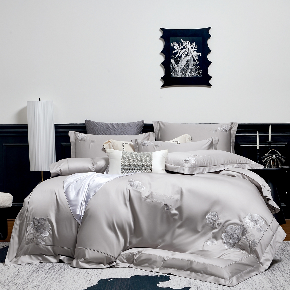 91家纺网 家纺一手货源 找家纺 U品汇 2026新款全棉纯棉长绒棉60S双股贡缎刺绣花四件套夏季丝滑透气礼盒包装100%棉 赫莲娜-时尚灰