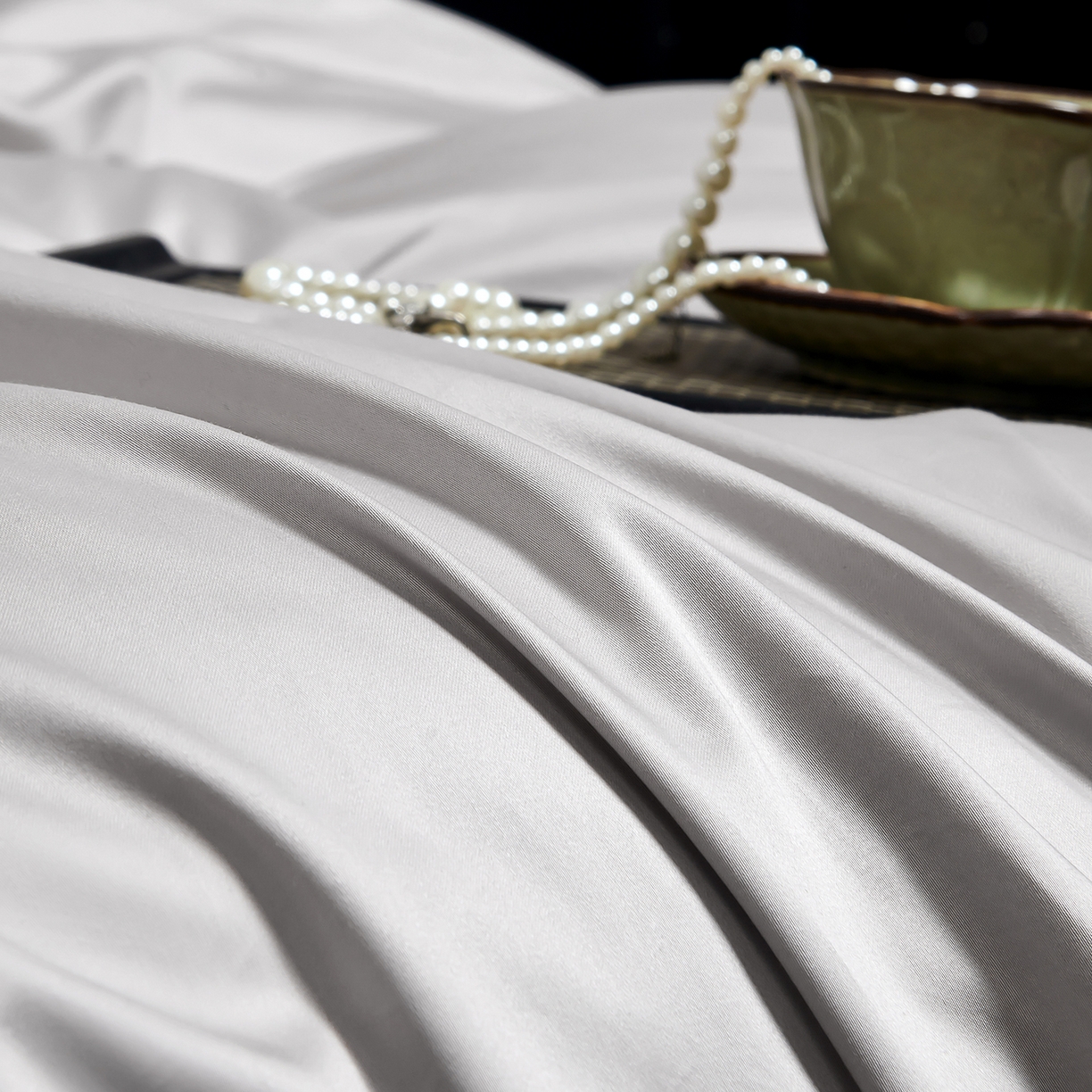 91家纺网 家纺一手货源 找家纺 U品汇 2026新款全棉纯棉长绒棉60S双股贡缎刺绣花四件套夏季丝滑透气礼盒包装100%棉 赫莲娜-时尚灰