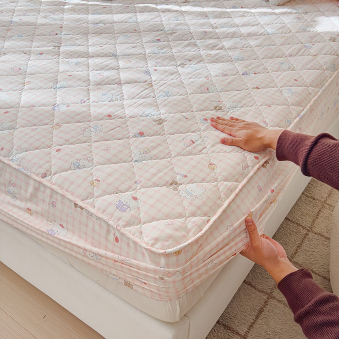 91家纺网 家纺一手货源 找家纺 U品汇 2026A类全棉夹棉床笠床罩单件隔尿透气床垫加厚防尘可水洗保护套 甜心小咪