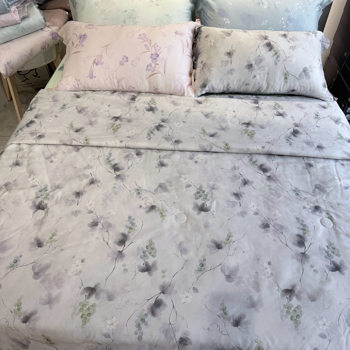 91家纺网 家纺一手货源 找家纺 ROZ home 蕊姿家居 2026新款天丝棉夏被夏凉被空调被 葡萄-绿