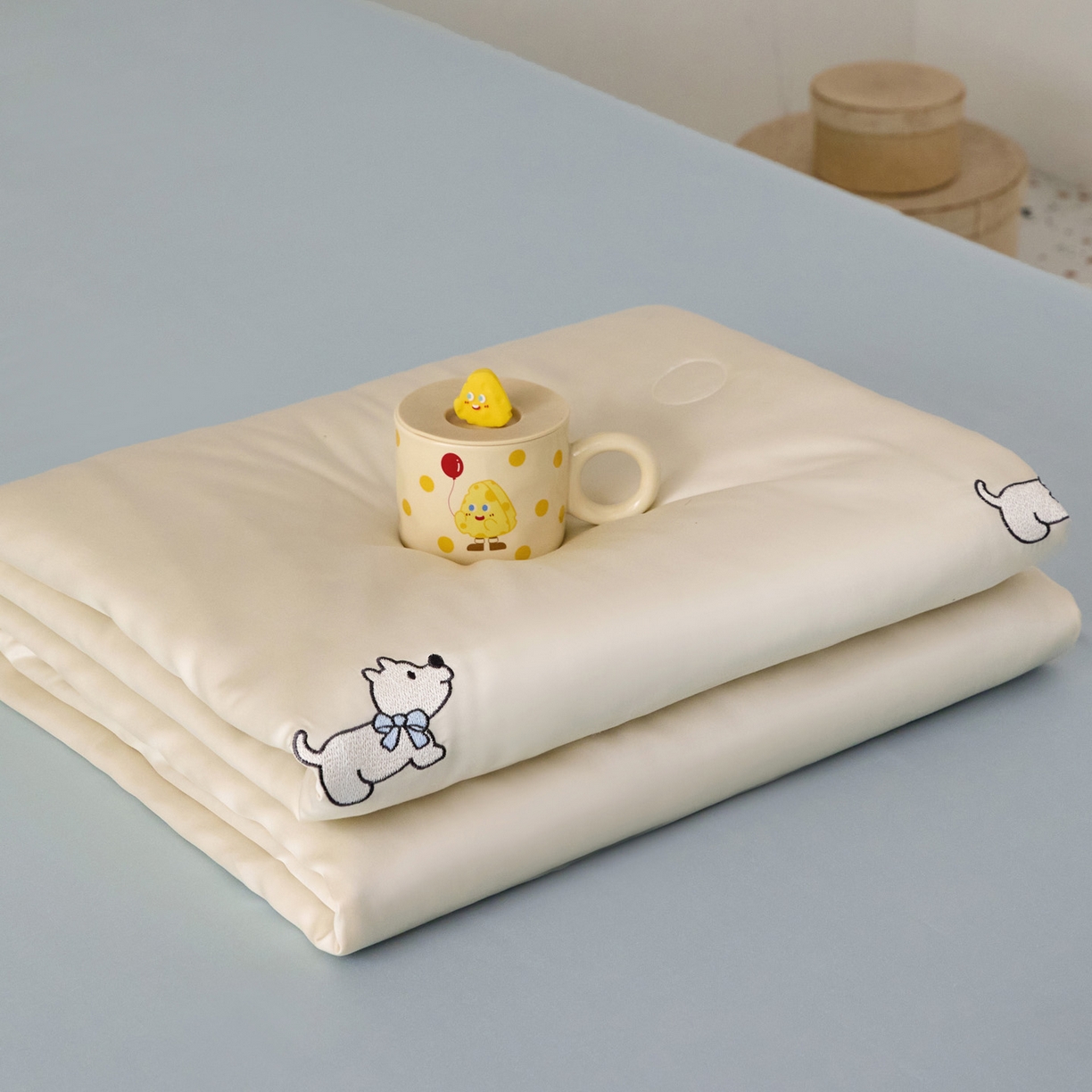 91家纺网 家纺一手货源 找家纺 花愿（原花纪） 2026新款水洗冰丝刺绣夏被夏凉被空调被-爱彼 爱彼-奶昔白+天空蓝