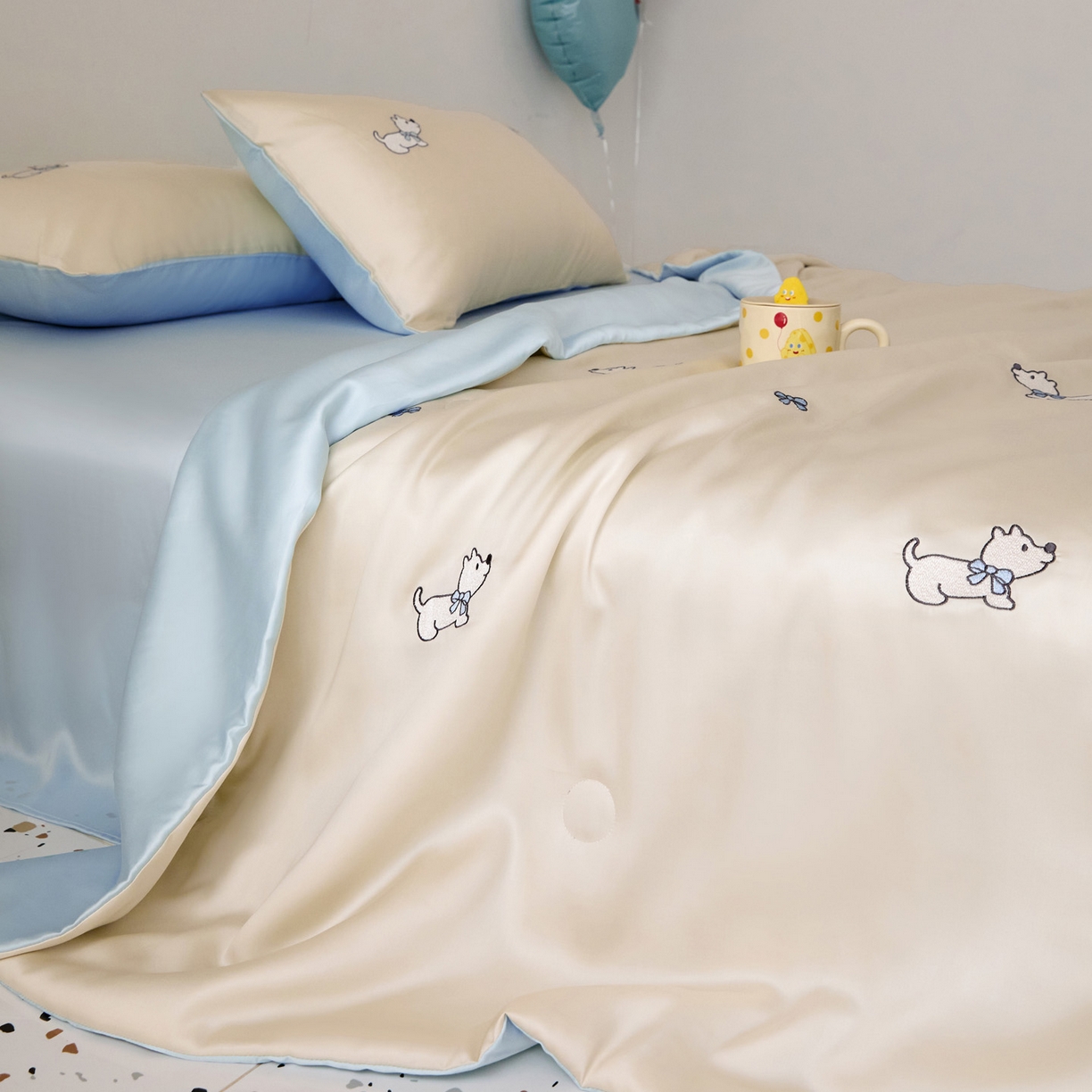 91家纺网 家纺一手货源 找家纺 花愿（原花纪） 2026新款水洗冰丝刺绣夏被夏凉被空调被-爱彼 爱彼-奶昔白+天空蓝