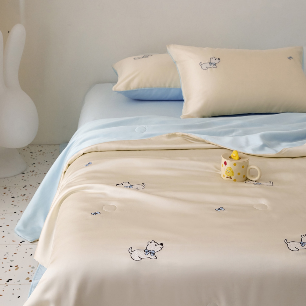 91家纺网 家纺一手货源 找家纺 花愿（原花纪） 2026新款水洗冰丝刺绣夏被夏凉被空调被-爱彼 爱彼-奶昔白+天空蓝