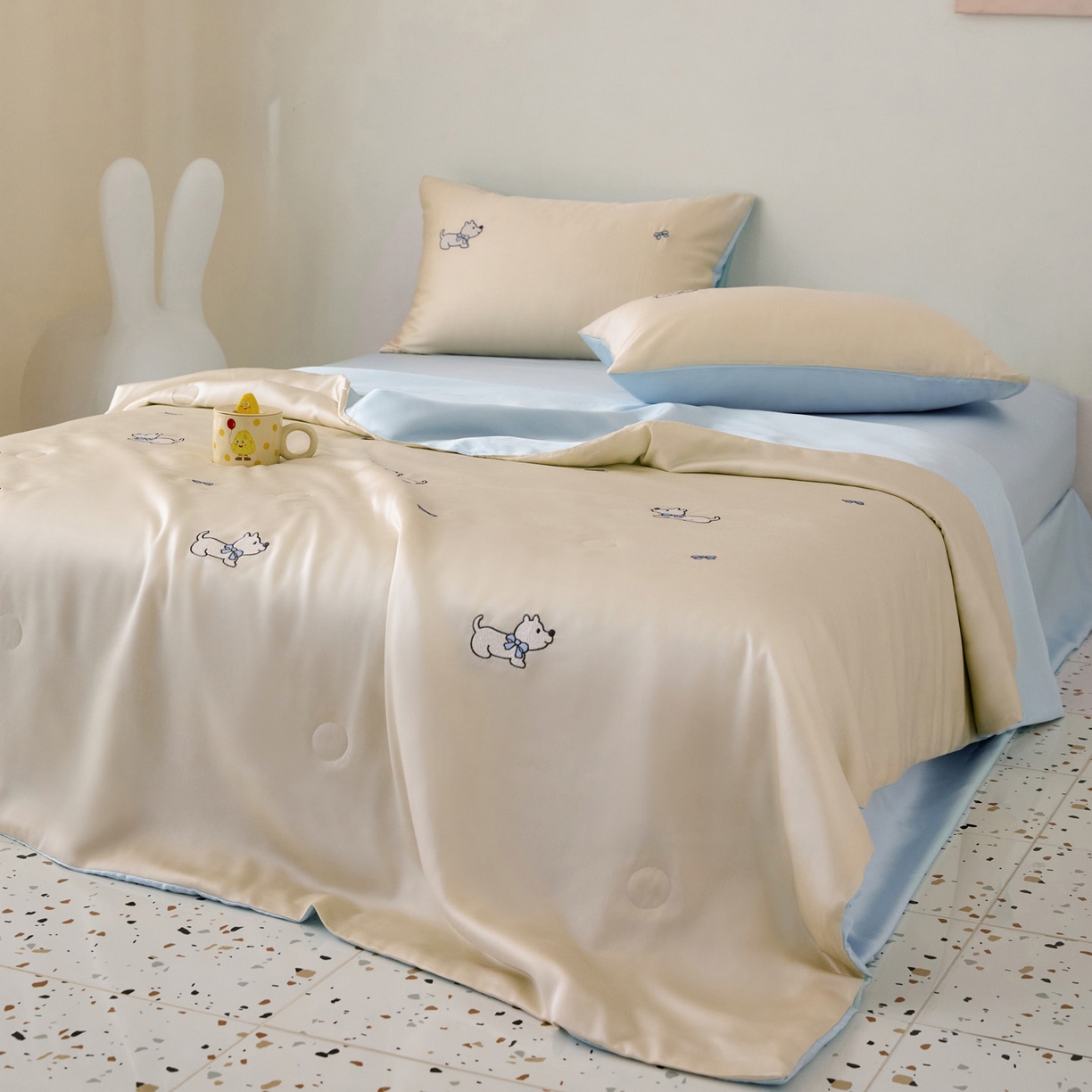 91家纺网 家纺一手货源 找家纺 花愿（原花纪） 2026新款水洗冰丝刺绣夏被夏凉被空调被-爱彼 爱彼-奶昔白+天空蓝