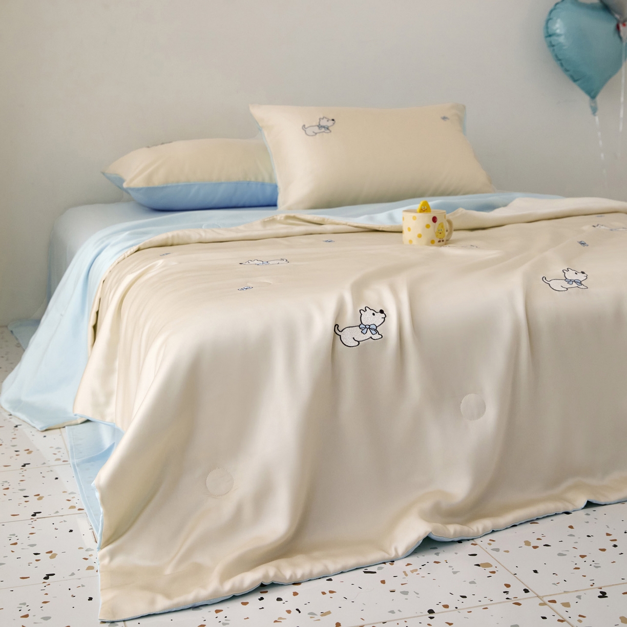 91家纺网 家纺一手货源 找家纺 花愿（原花纪） 2026新款水洗冰丝刺绣夏被夏凉被空调被-爱彼 爱彼-奶昔白+天空蓝