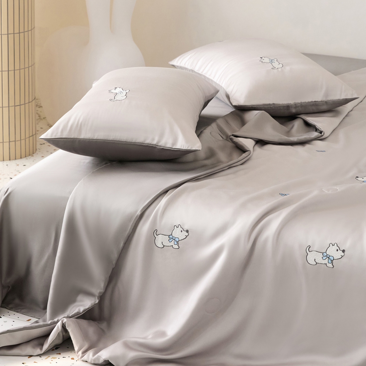 91家纺网 家纺一手货源 找家纺 花愿（原花纪） 2026新款水洗冰丝刺绣夏被夏凉被空调被-爱彼 爱彼-山灰+中灰