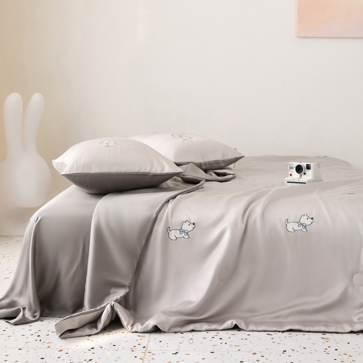 91家纺网 家纺一手货源 找家纺 花愿（原花纪） 2026新款水洗冰丝刺绣夏被夏凉被空调被-爱彼 爱彼-山灰+中灰