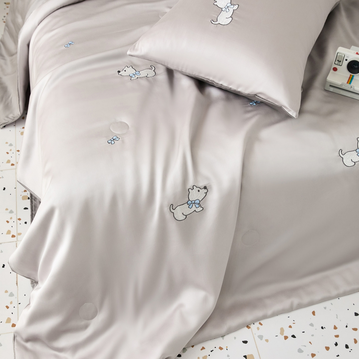 91家纺网 家纺一手货源 找家纺 花愿（原花纪） 2026新款水洗冰丝刺绣夏被夏凉被空调被-爱彼 爱彼-山灰+中灰