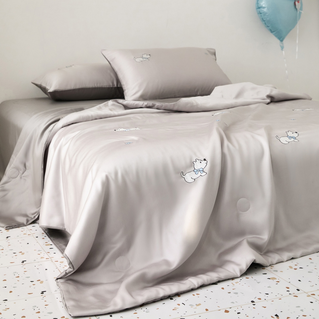 91家纺网 家纺一手货源 找家纺 花愿（原花纪） 2026新款水洗冰丝刺绣夏被夏凉被空调被-爱彼 爱彼-山灰+中灰