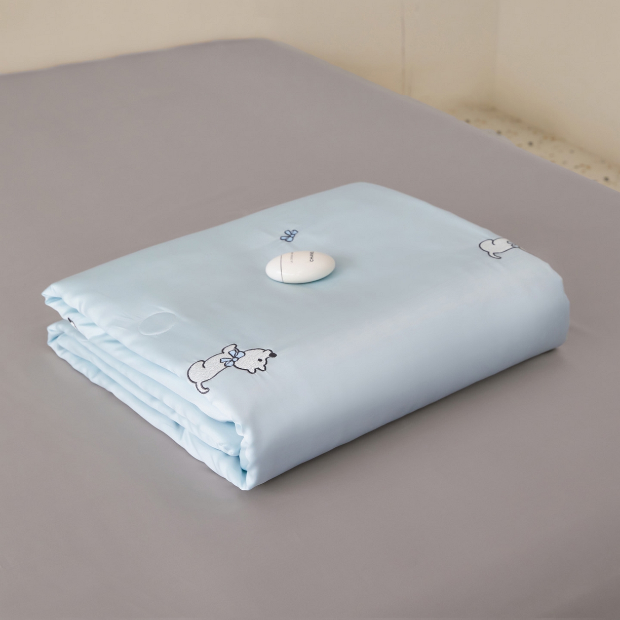 91家纺网 家纺一手货源 找家纺 花愿（原花纪） 2026新款水洗冰丝刺绣夏被夏凉被空调被-爱彼 爱彼-天空蓝+山灰