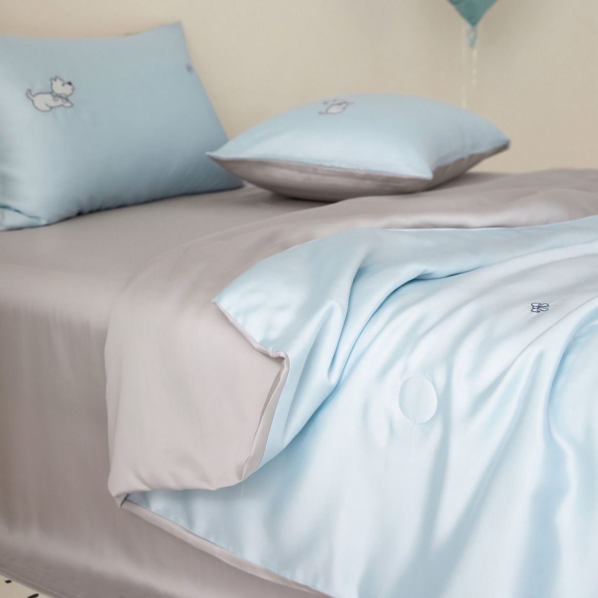 91家纺网 家纺一手货源 找家纺 花愿（原花纪） 2026新款水洗冰丝刺绣夏被夏凉被空调被-爱彼 爱彼-天空蓝+山灰