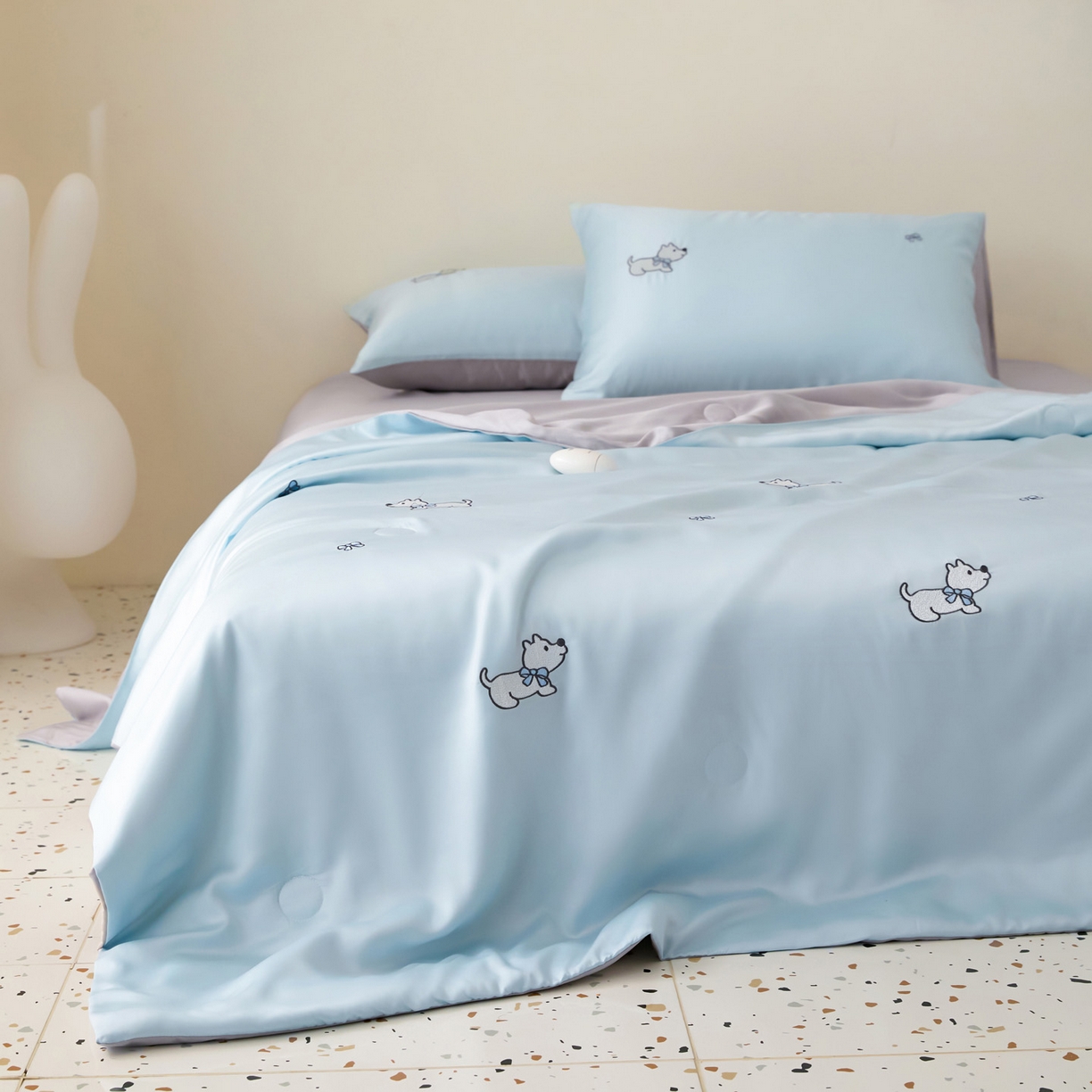 91家纺网 家纺一手货源 找家纺 花愿（原花纪） 2026新款水洗冰丝刺绣夏被夏凉被空调被-爱彼 爱彼-天空蓝+山灰