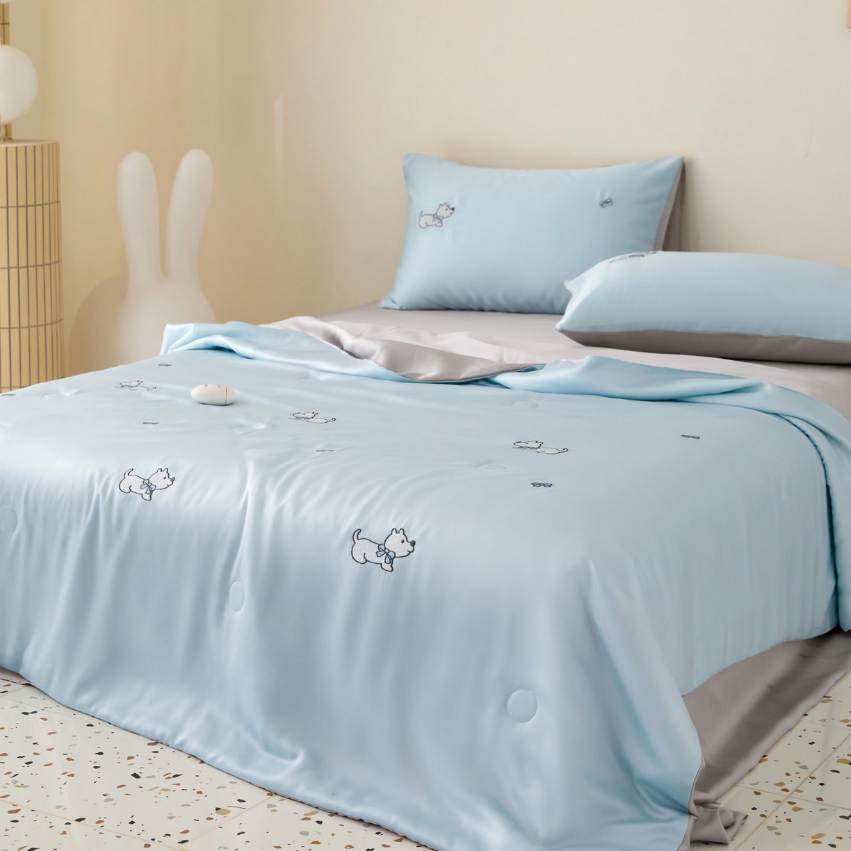 91家纺网 家纺一手货源 找家纺 花愿（原花纪） 2026新款水洗冰丝刺绣夏被夏凉被空调被-爱彼 爱彼-天空蓝+山灰