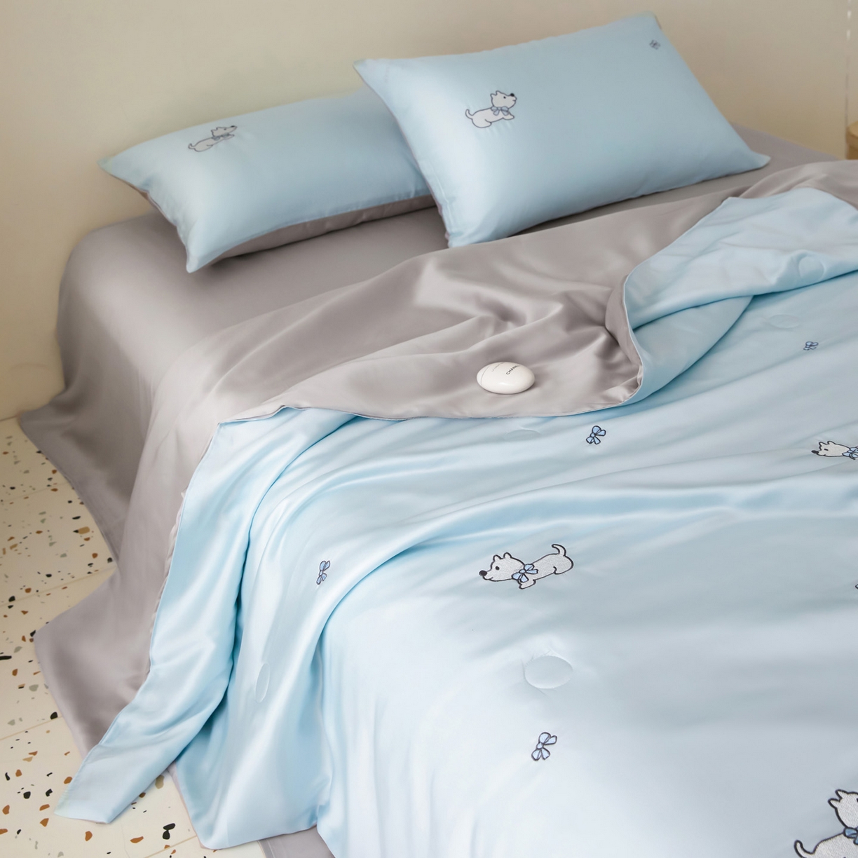 91家纺网 家纺一手货源 找家纺 花愿（原花纪） 2026新款水洗冰丝刺绣夏被夏凉被空调被-爱彼 爱彼-天空蓝+山灰