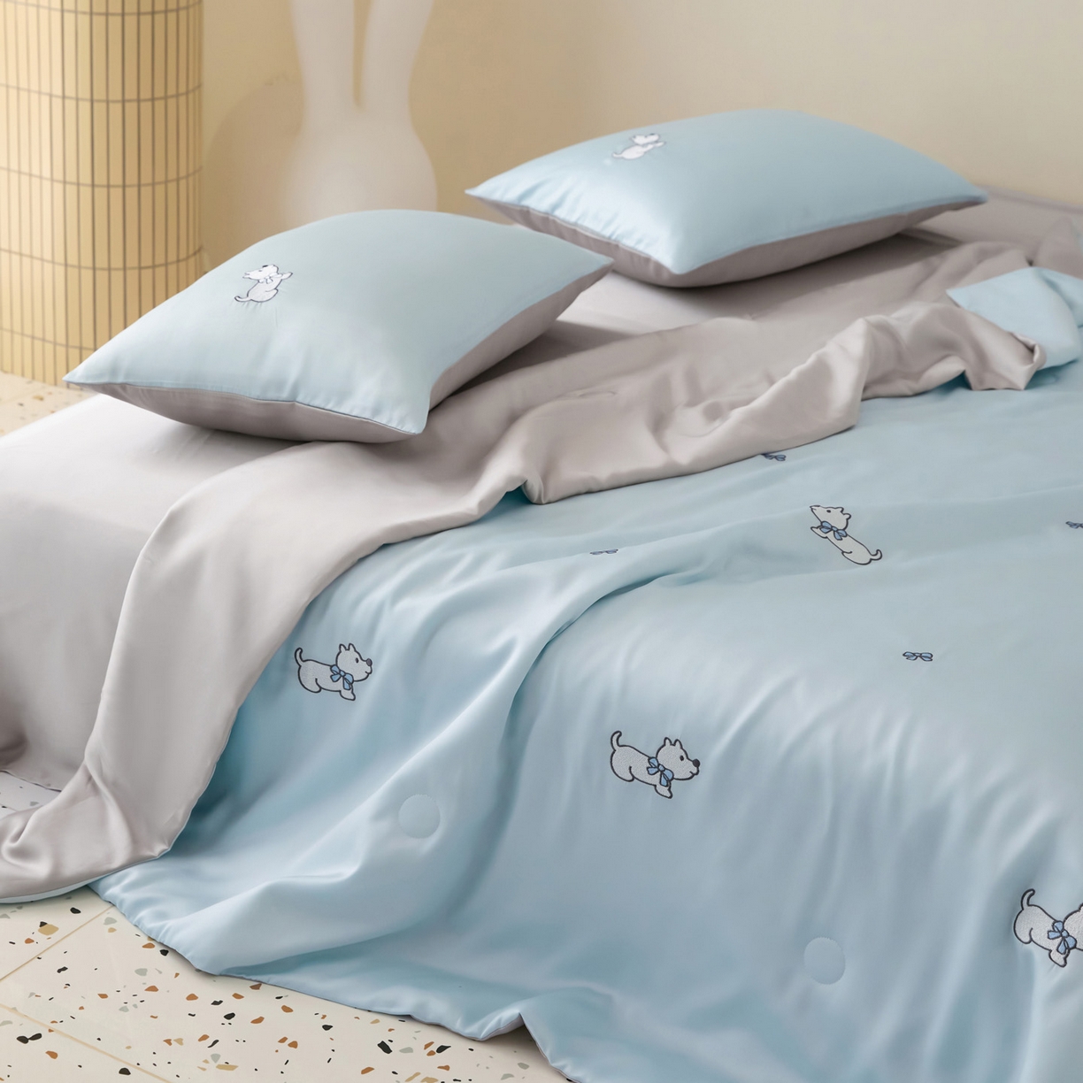 91家纺网 家纺一手货源 找家纺 花愿（原花纪） 2026新款水洗冰丝刺绣夏被夏凉被空调被-爱彼 爱彼-天空蓝+山灰