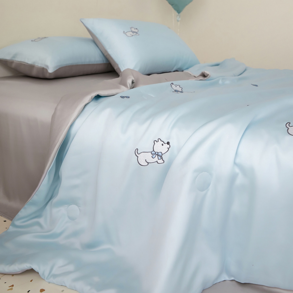 91家纺网 家纺一手货源 找家纺 花愿（原花纪） 2026新款水洗冰丝刺绣夏被夏凉被空调被-爱彼 爱彼-天空蓝+山灰