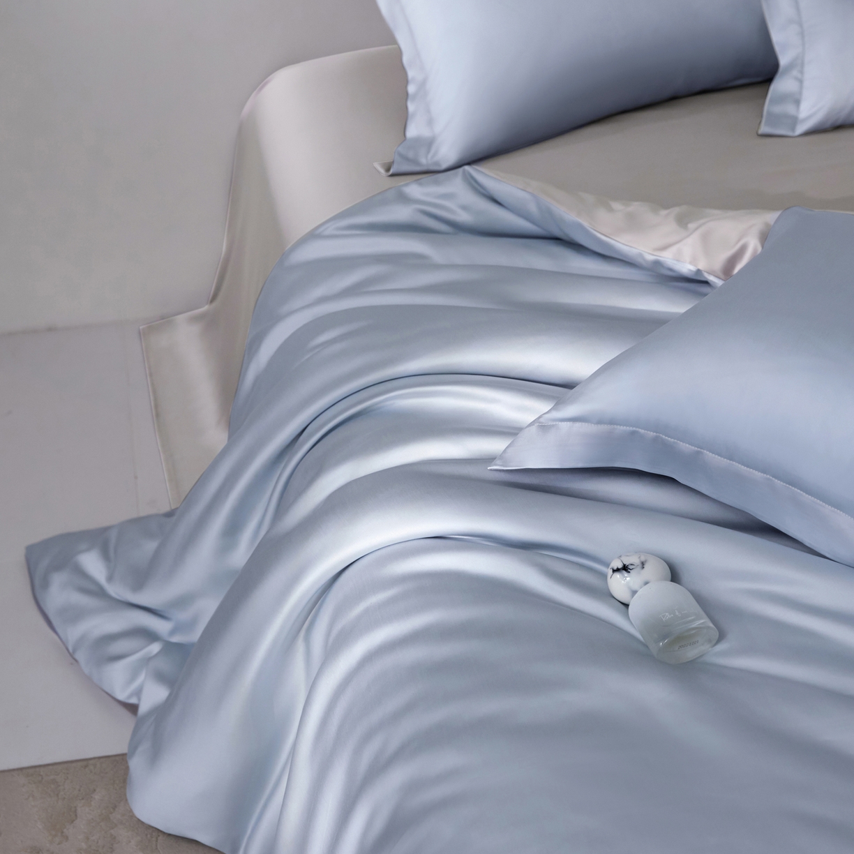 91家纺网 家纺一手货源 找家纺 花愿（原花纪） 2026春夏新款全棉纯棉纯色双拼四件套-安娜 安娜-浅天蓝+珍珠灰