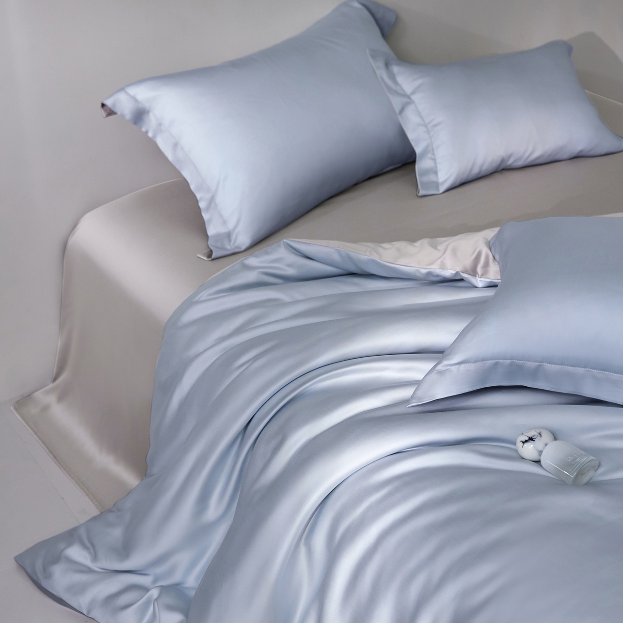 91家纺网 家纺一手货源 找家纺 花愿（原花纪） 2026春夏新款全棉纯棉纯色双拼四件套-安娜 安娜-浅天蓝+珍珠灰