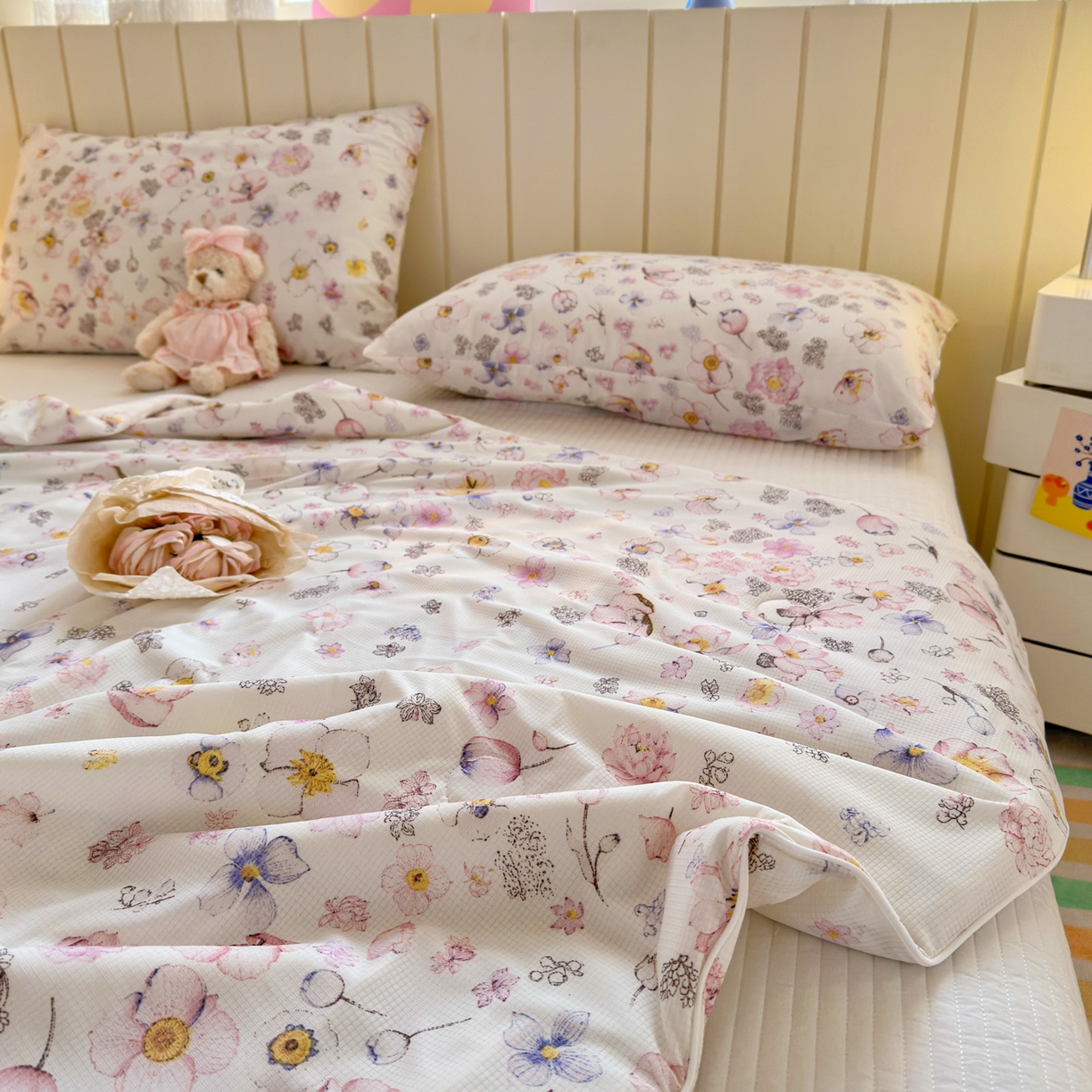 91家纺网 家纺一手货源 找家纺 寐居家纺 2026新款清爽凉感丝夏被夏凉被空调被 花信风来