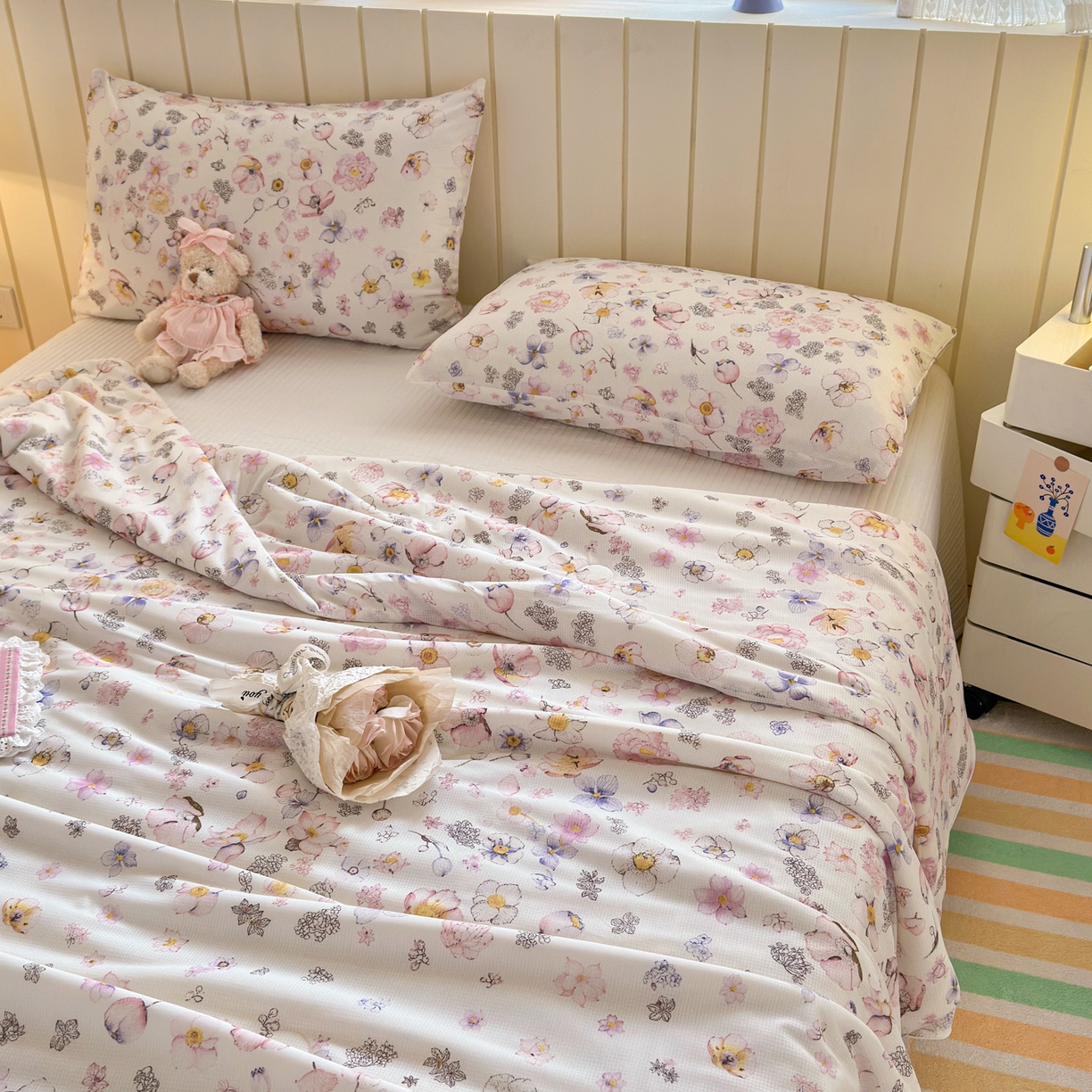 91家纺网 家纺一手货源 找家纺 寐居家纺 2026新款清爽凉感丝夏被夏凉被空调被 花信风来