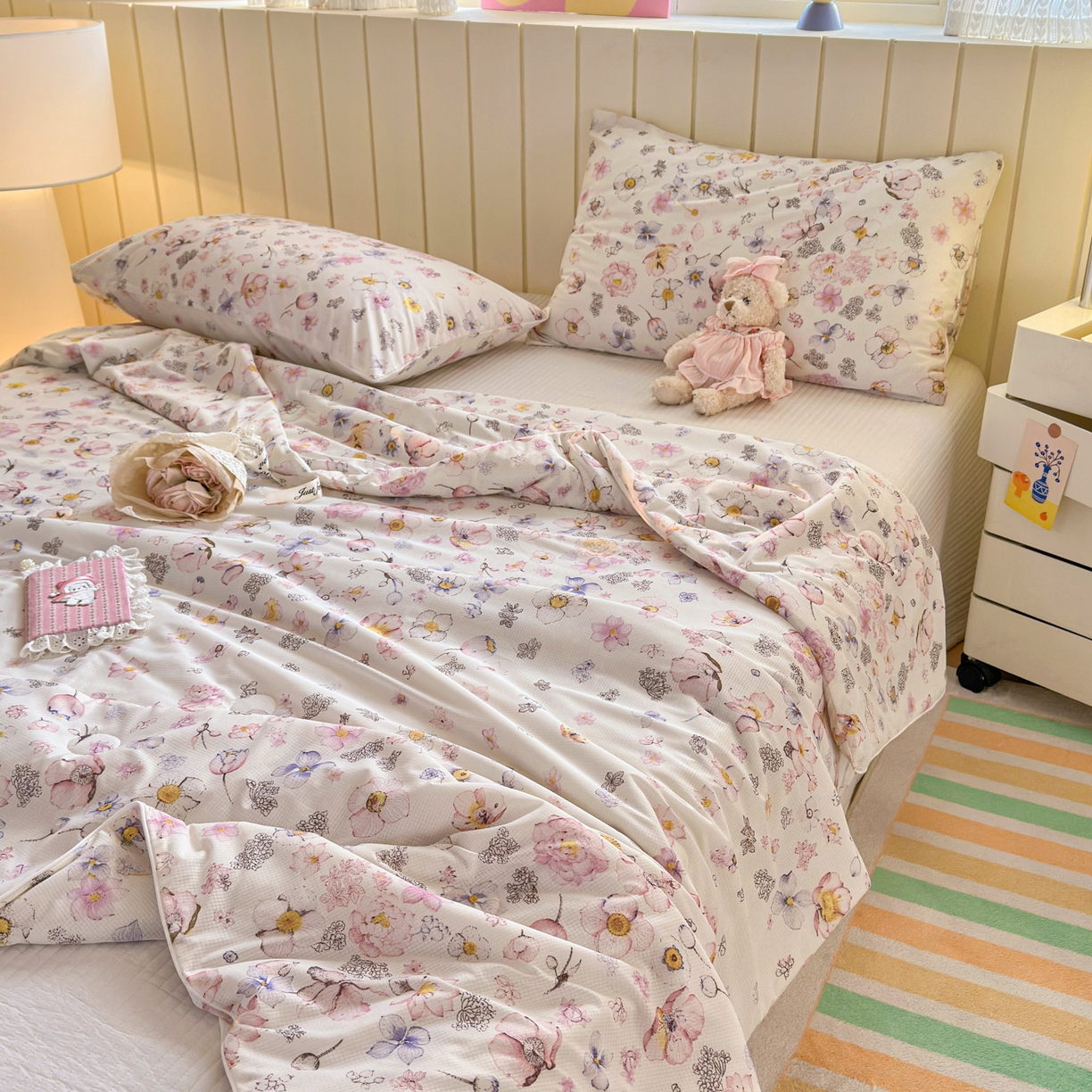 91家纺网 家纺一手货源 找家纺 寐居家纺 2026新款清爽凉感丝夏被夏凉被空调被 花信风来