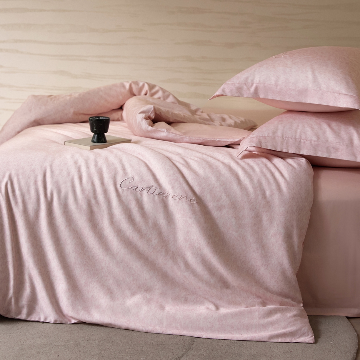 91家纺网 家纺一手货源 找家纺 花愿（原花纪） 2026新款全棉纯棉刺绣数码印花四件套-蒂娜 蒂娜-落樱粉