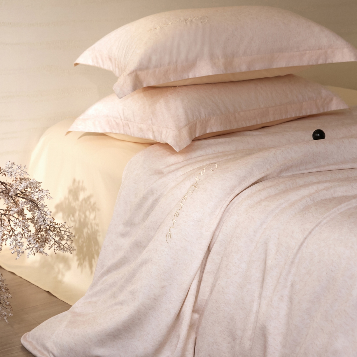 91家纺网 家纺一手货源 找家纺 花愿（原花纪） 2026新款全棉纯棉刺绣数码印花四件套-蒂娜 蒂娜-奶昔白