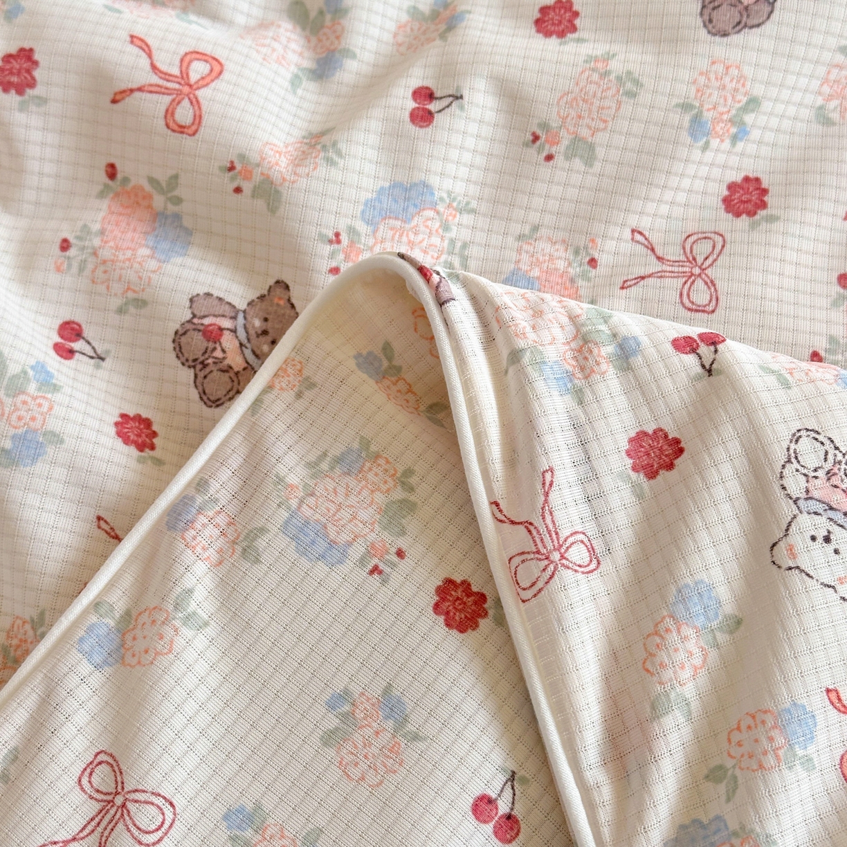 91家纺网 家纺一手货源 找家纺 寐居家纺 2026新款清爽凉感丝夏被夏凉被空调被 软熊蜜语