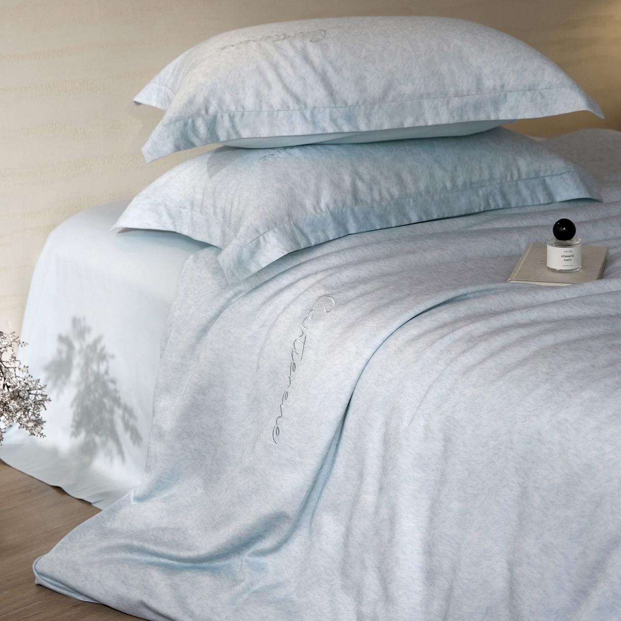 91家纺网 家纺一手货源 找家纺 花愿（原花纪） 2026新款全棉纯棉刺绣数码印花四件套-蒂娜 蒂娜-晴空兰