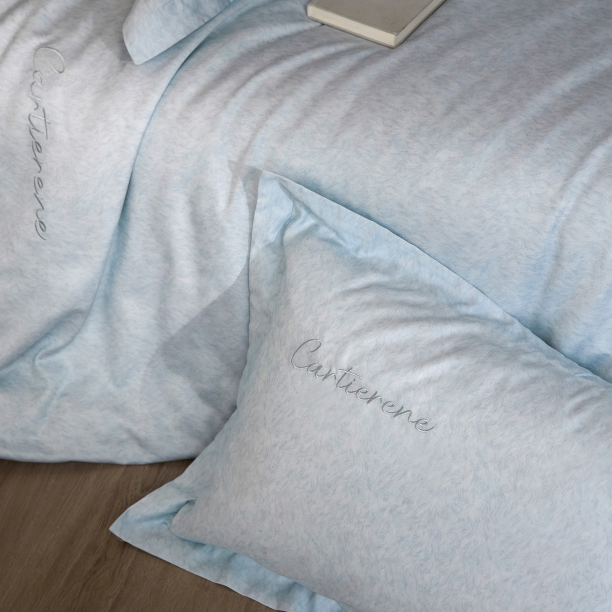 91家纺网 家纺一手货源 找家纺 花愿（原花纪） 2026新款全棉纯棉刺绣数码印花四件套-蒂娜 蒂娜-晴空兰