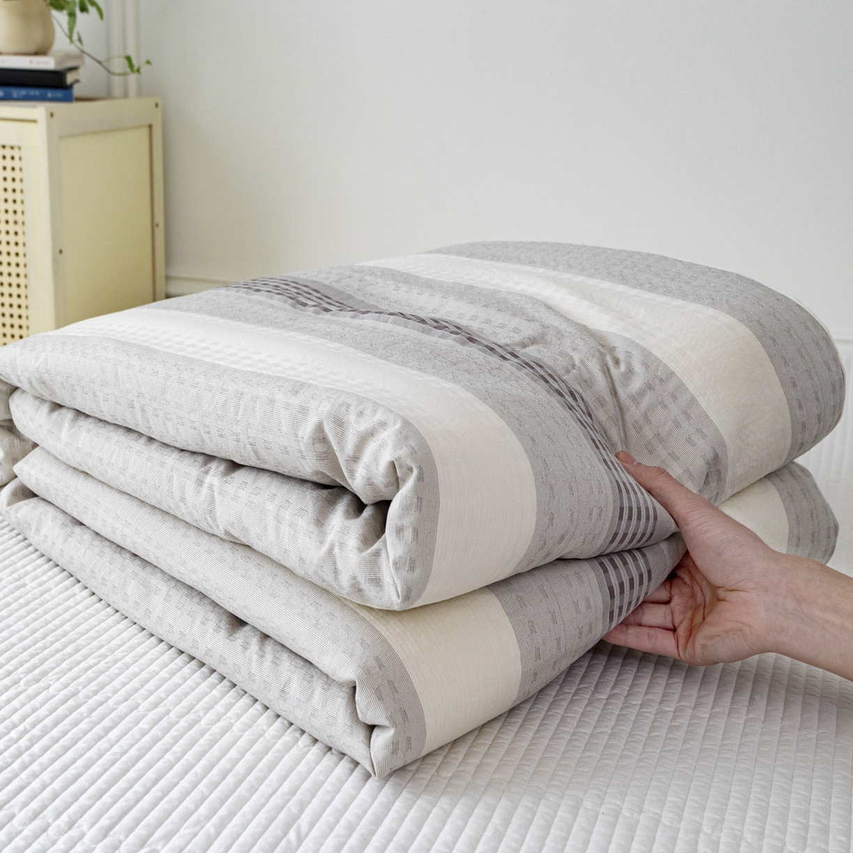 91家纺网 家纺一手货源 找家纺 寐居家纺 2026新款柔软素织提花夏被夏凉被空调被 素织·浅灰